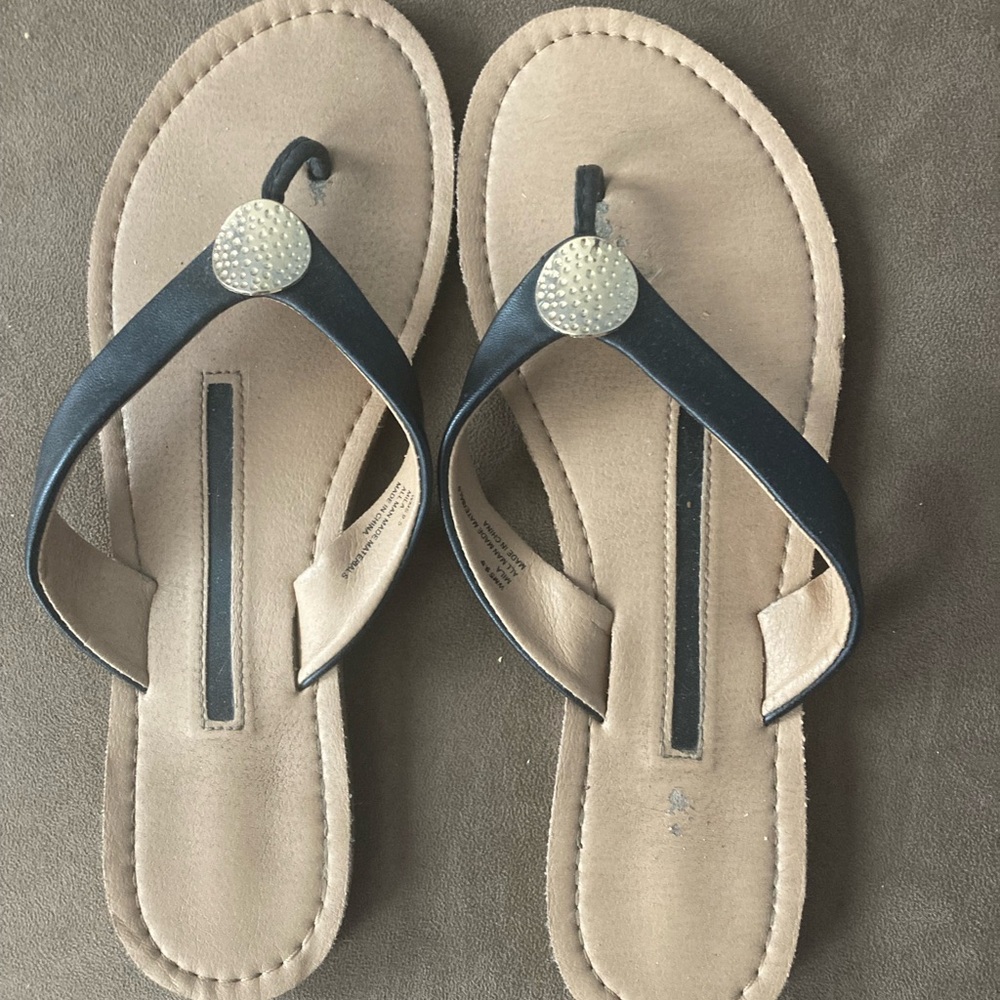 GUC Gold Medallion Sandals. Size 9.5.